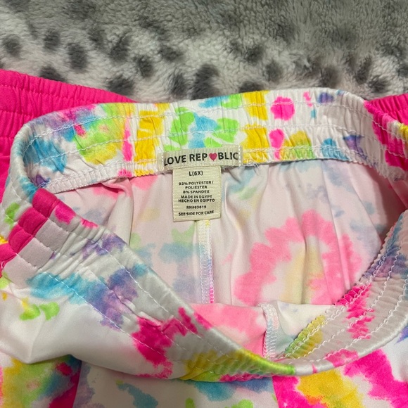 NWT 2PK Love Republic Tie Dye and Pink Shorts with matching Scrunchie Size 6X - Picture 5 of 6